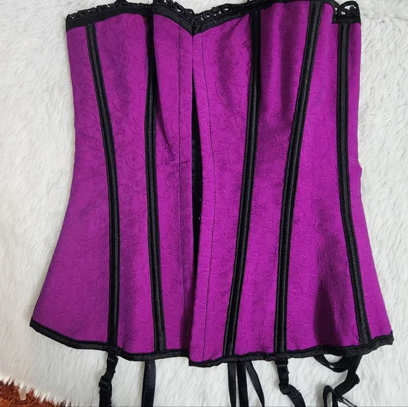 Beautiful Violet Corset - Picture 9 of 14